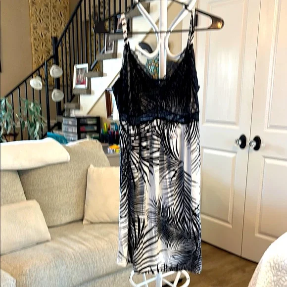 Soma Black and White Palm Leaf Print Chemise Gown Large - Picture 1 of 9